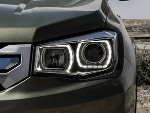 2015款1.8T 自动四驱尊贵型 大灯