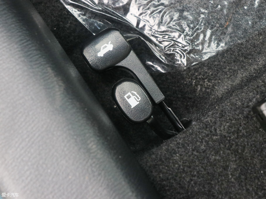 2016���V7 1.6L �ԄӘ����� ��V