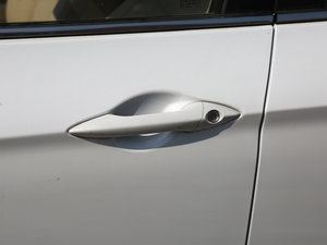 2016款1.6L 自动风尚型 主驾门拉手