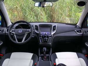 2017款1.6L 自动智领型 内饰全景
