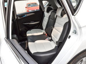 2017款1.6L 自动豪华型 后排座椅