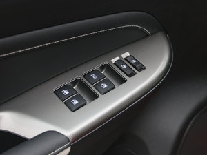 2017款1.6L 手动豪华型 主驾车窗控制区	