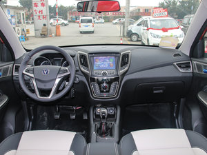 2017款1.6L 手动豪华型 内饰全景