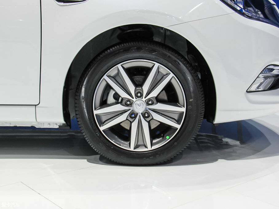2017݄PHEV {Ӱ 1.6L քI(lng)