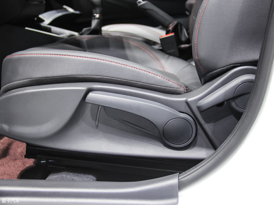 2017݄PHEV {Ӱ 1.6L քI