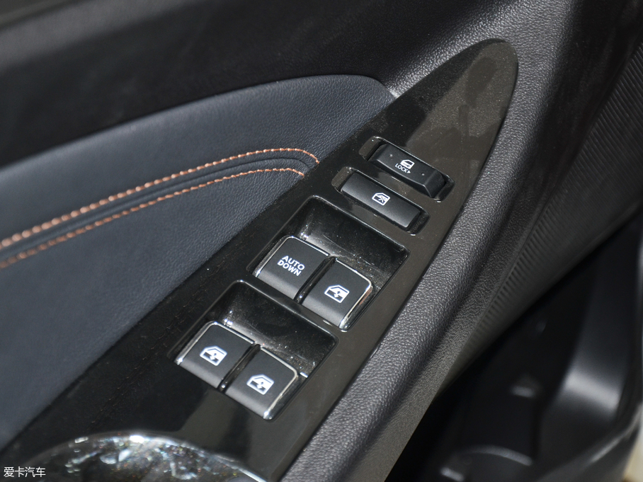 2017݄PHEV {Ӱ 1.6L քh