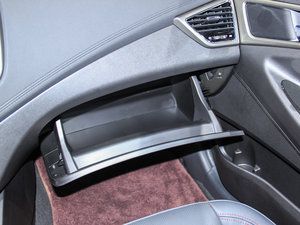 2017款蓝动版 1.6L 手动领航型 空间座椅