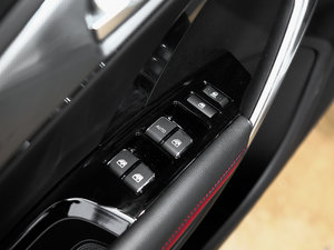 2017款1.5T 手动炫色型 主驾车窗控制区	