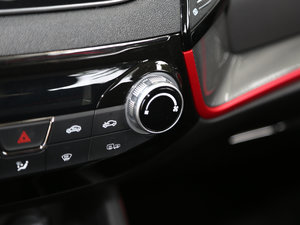 2017款1.5T 手动炫色型 中控区