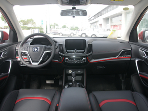 2017款1.5T 自动炫色型 内饰全景