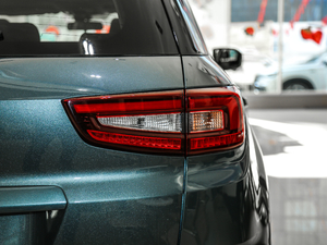 2017款1.5T 手动炫酷型 尾灯
