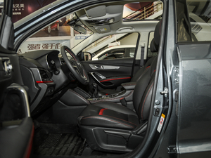 2017款1.5T 手动炫酷型 前排空间