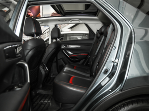 2017款1.5T 手动炫酷型 后排空间