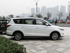 2017款1.6L 手动进取型 正侧（左）