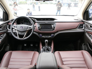 2017款1.6L 手动进取型 内饰全景