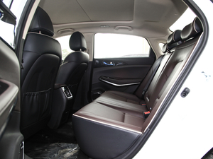 2018款1.5T 自动豪雅型 国V 后排空间