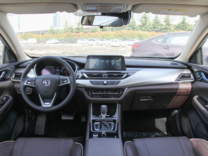 2018款1.5T 自动尊雅型 国V 内饰全景