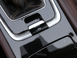 2018款1.6L GDI 手动尊尚型 驻车制动器