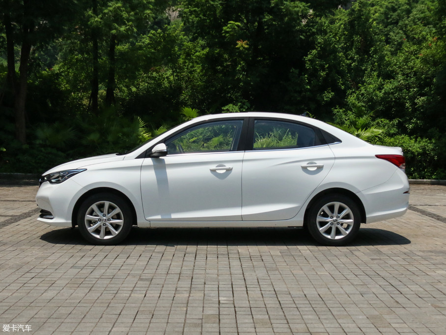 【2018款悦翔基本型_整体外观_11\/235张图片