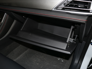 2018款280T 手动雅智型 国V 手套箱