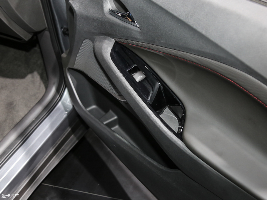 2018�����m�� Redline 530T �Ԅ�ҫ���� 5+2�� ��V