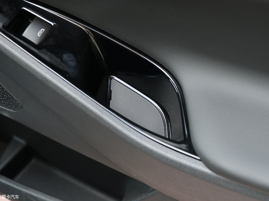 2018�����m�� Redline 530T �Ԅ�ҫ���� 5+2�� ��V