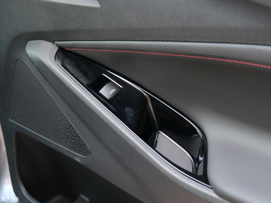 2018�����m�� Redline 530T �Ԅ�(d��ng)ҫ���� 5+2�� ��V