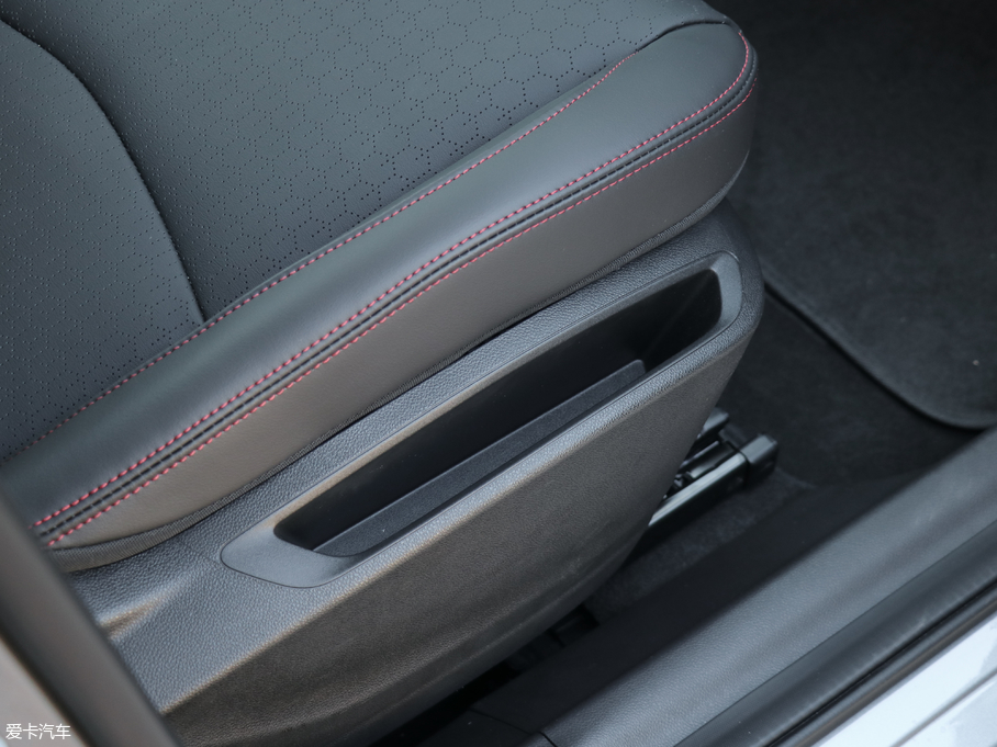 2018�����m�� Redline 530T �Ԅ�(d��ng)ҫ���� 5+2�� ��(gu��)V