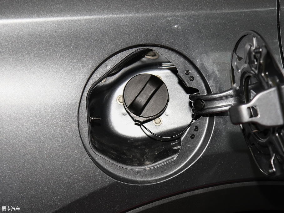 2018�����m�� Redline 530T �Ԅӿv���� 5+2�� ��V