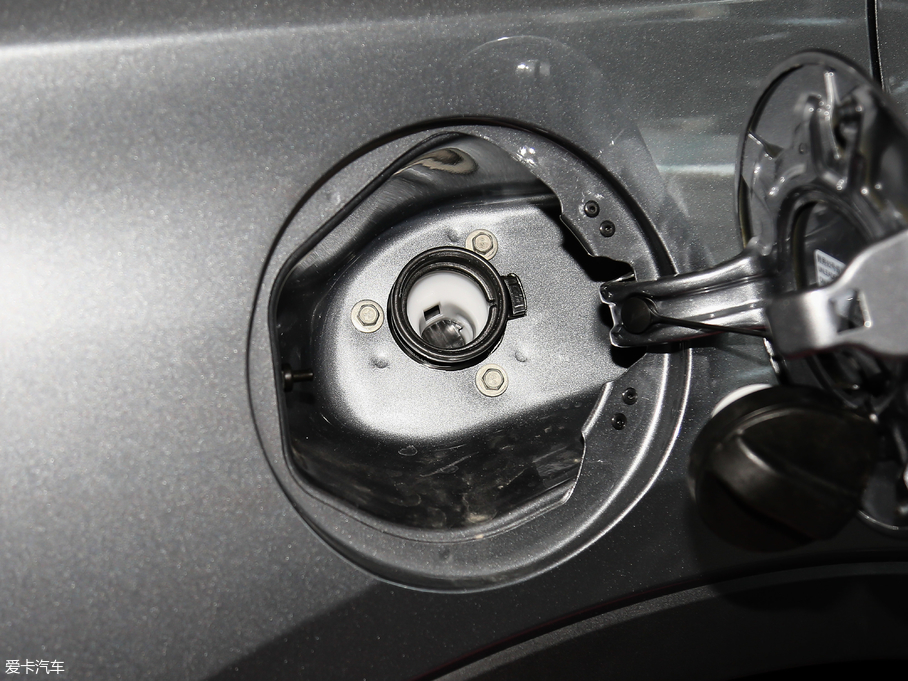 2018�����m�� Redline 530T �Ԅ�(d��ng)�v���� 5+2�� ��(gu��)V