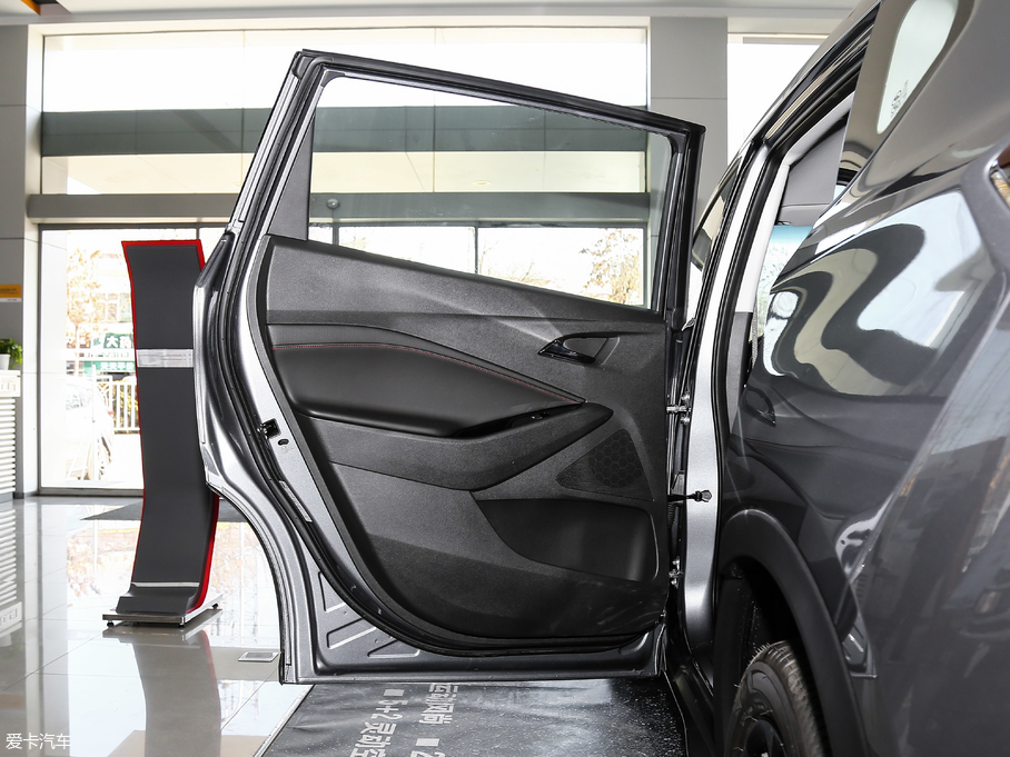 2018�����m�� Redline 530T �Ԅӿv���� 5+2�� ��V