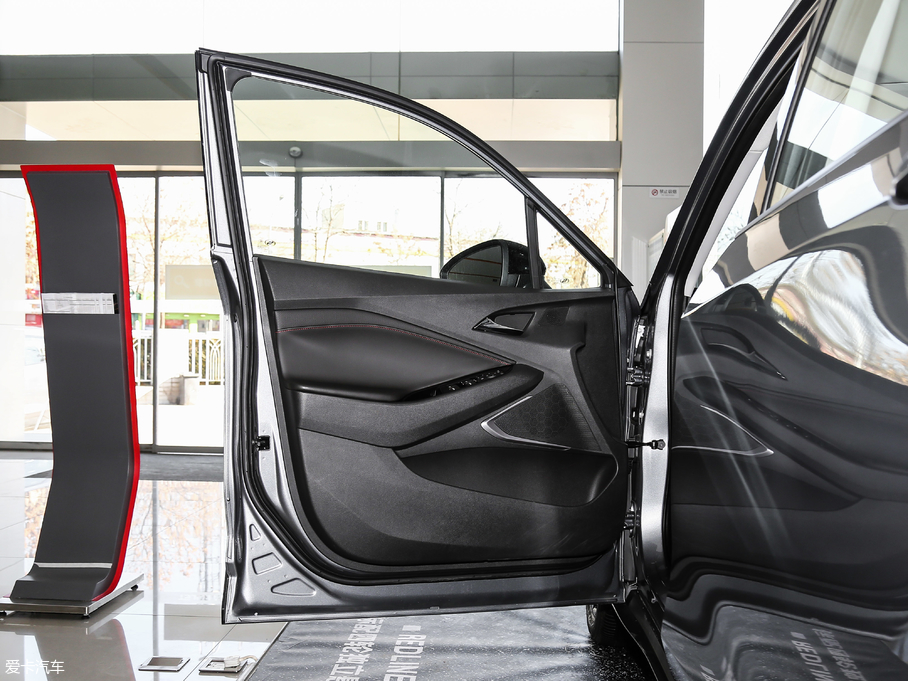 2018�����m�� Redline 530T �Ԅӿv���� 5+2�� ��V