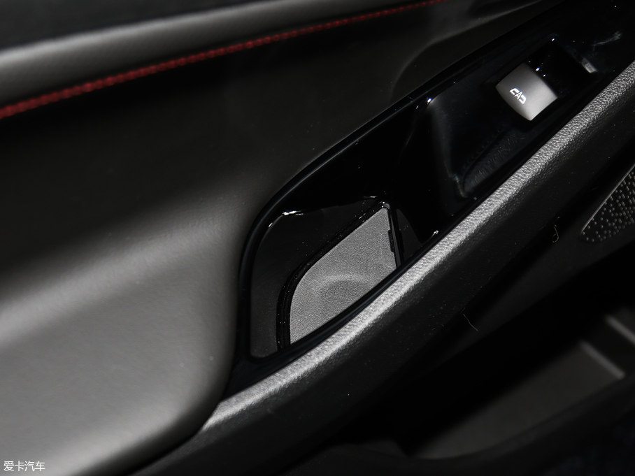 2018�����m�� Redline 530T �Ԅ�(d��ng)�v���� 5+2�� ��(gu��)V