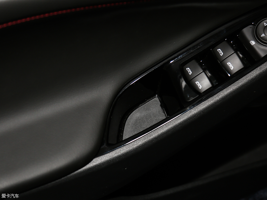 2018�����m�� Redline 530T �Ԅӿv���� 5+2�� ��V