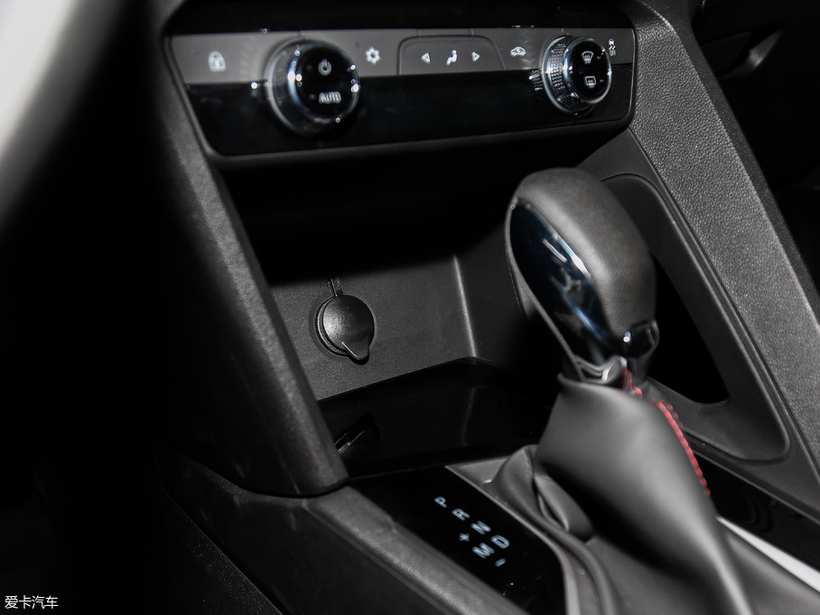 2018�����m�� Redline 530T �Ԅ�(d��ng)�v���� 5+2�� ��V