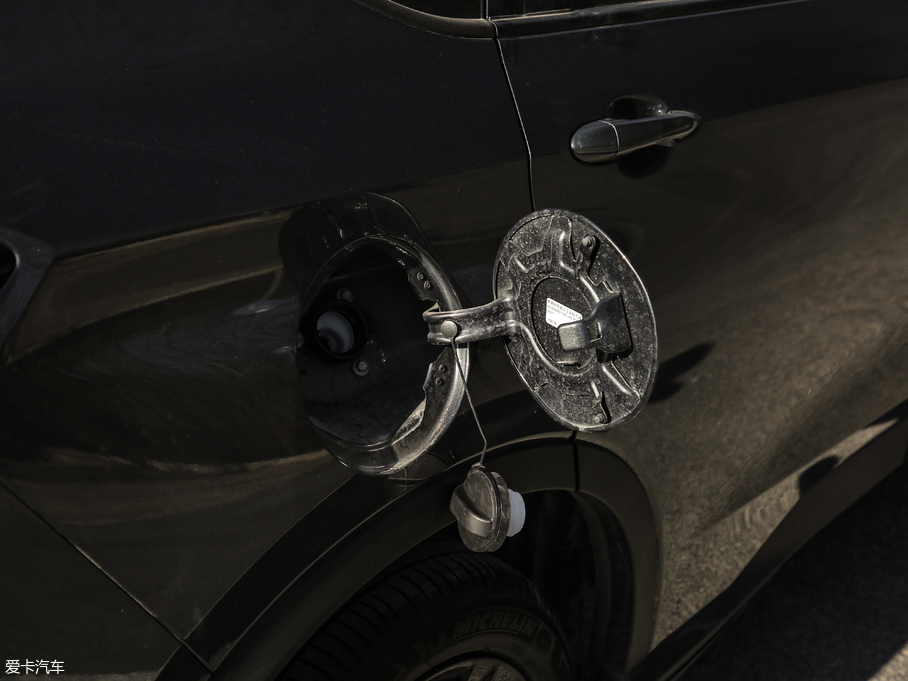 2018�����m�� Redline 530T �Ԅ�ҫ���� 5+2�� ��V