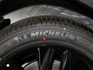 2018款Redline 530T 自动纵享版 5+2款 国V 轮胎品牌