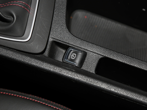 2018款Redline 530T 自动纵享版 5+2款 国V 驻车制动器