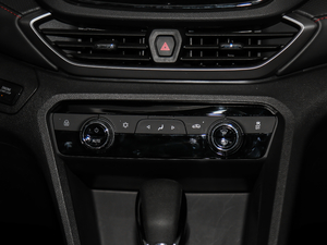 2018款Redline 530T 自动纵享版 5+2款 国V 空调调节