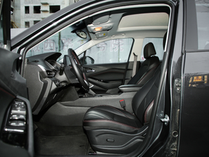 2018款Redline 530T 自动耀享版 5+2款 国V 前排空间