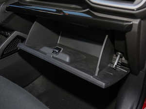 2019款435T Redline CVT锋锐版 国VI 手套箱