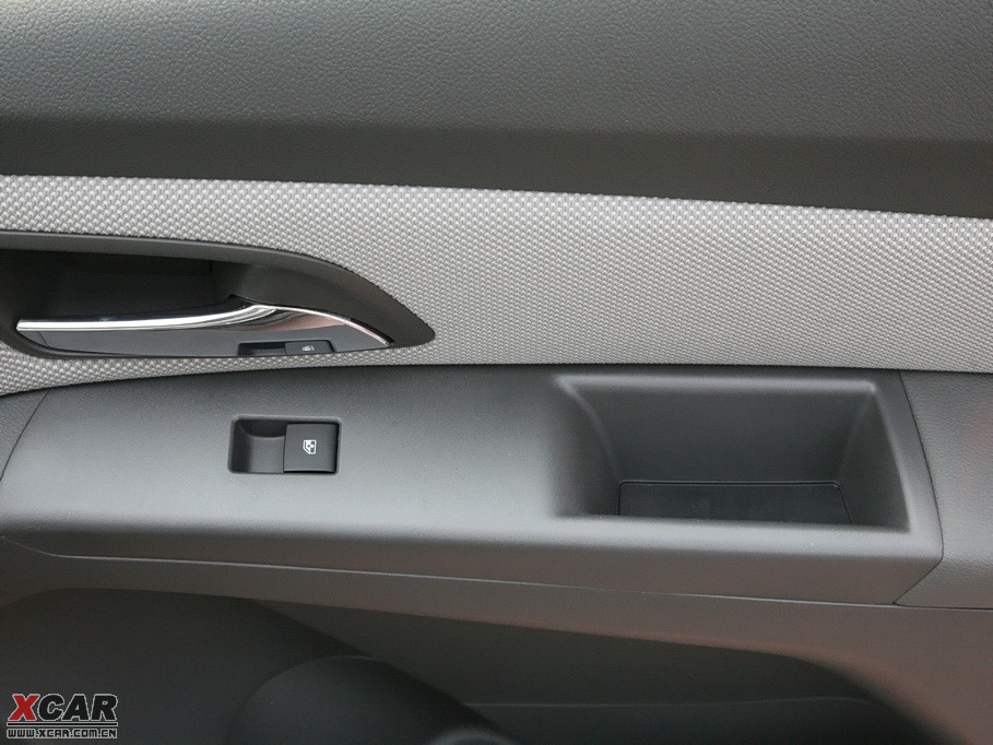 2009�����Ɲ���� 1.8L �Ԅ� SE