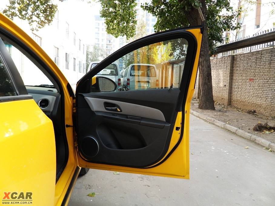 2009�����Ɲ���� 1.8L �Ԅ� SE