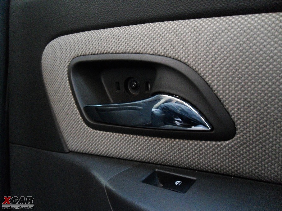 2009�����Ɲ���� 1.8L �Ԅ� SE