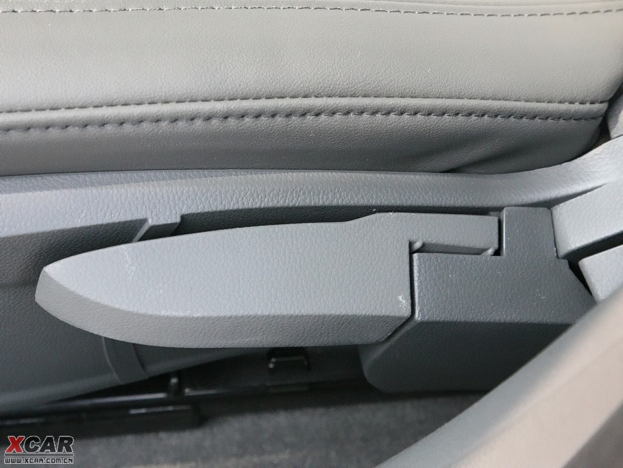 2009�����Ɲ���� 1.8L �Ԅ� SE