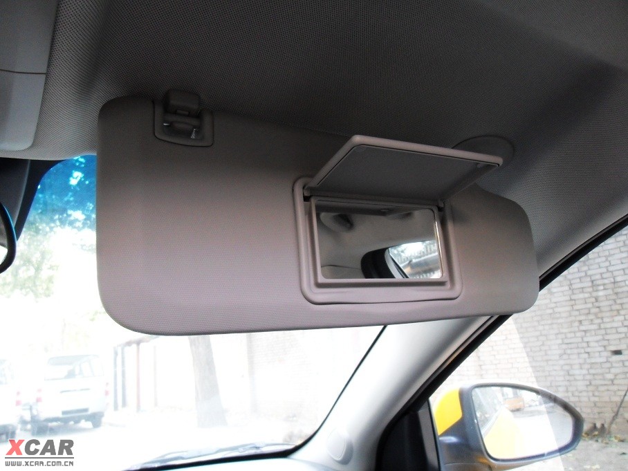 2009�����Ɲ���� 1.8L �Ԅ� SE