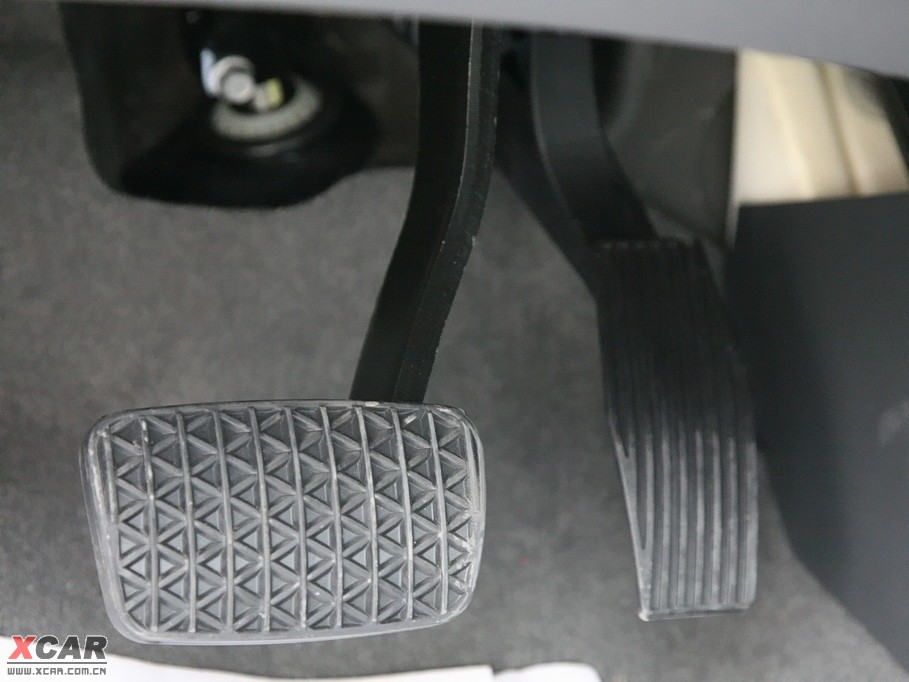 2009�����Ɲ���� 1.8L �Ԅ� SE