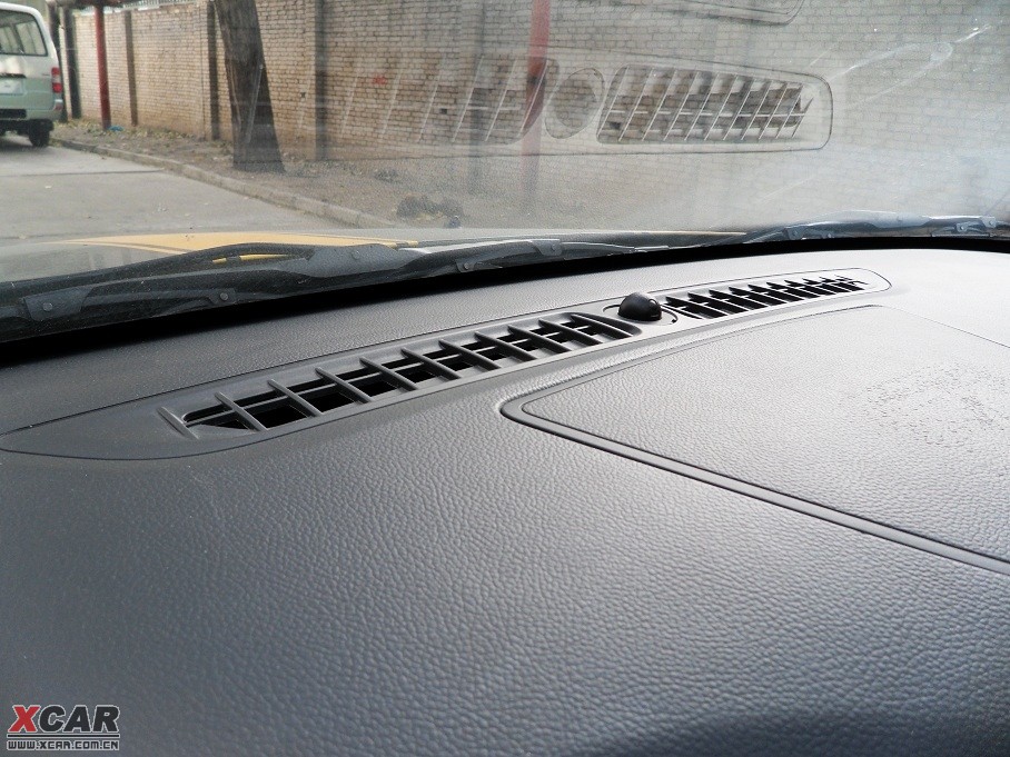 2009�����Ɲ���� 1.8L �Ԅ� SE