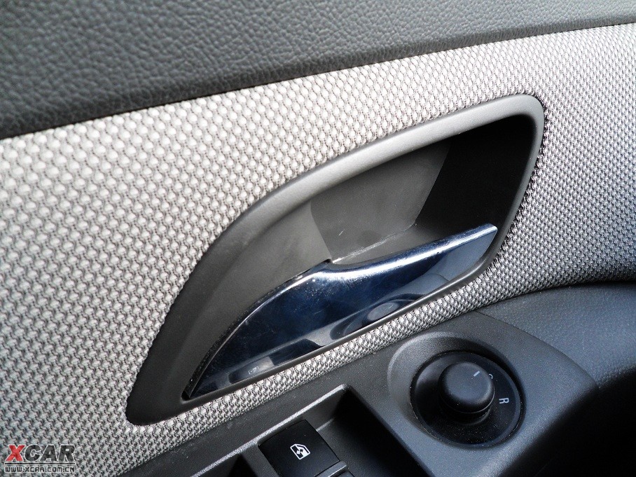 2009�����Ɲ���� 1.8L �Ԅ� SE