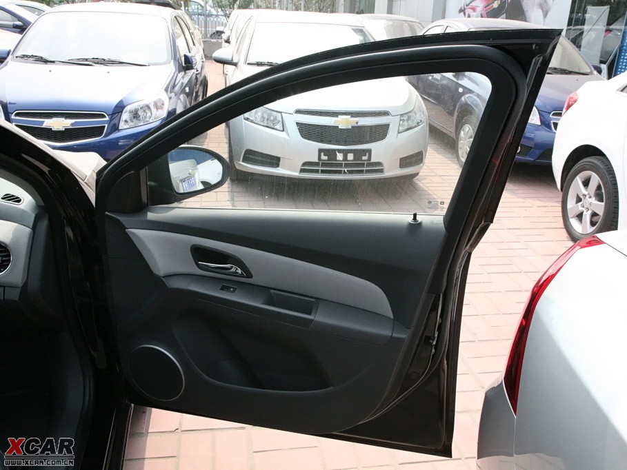 2009�����Ɲ���� 1.8L �Ԅ� SE